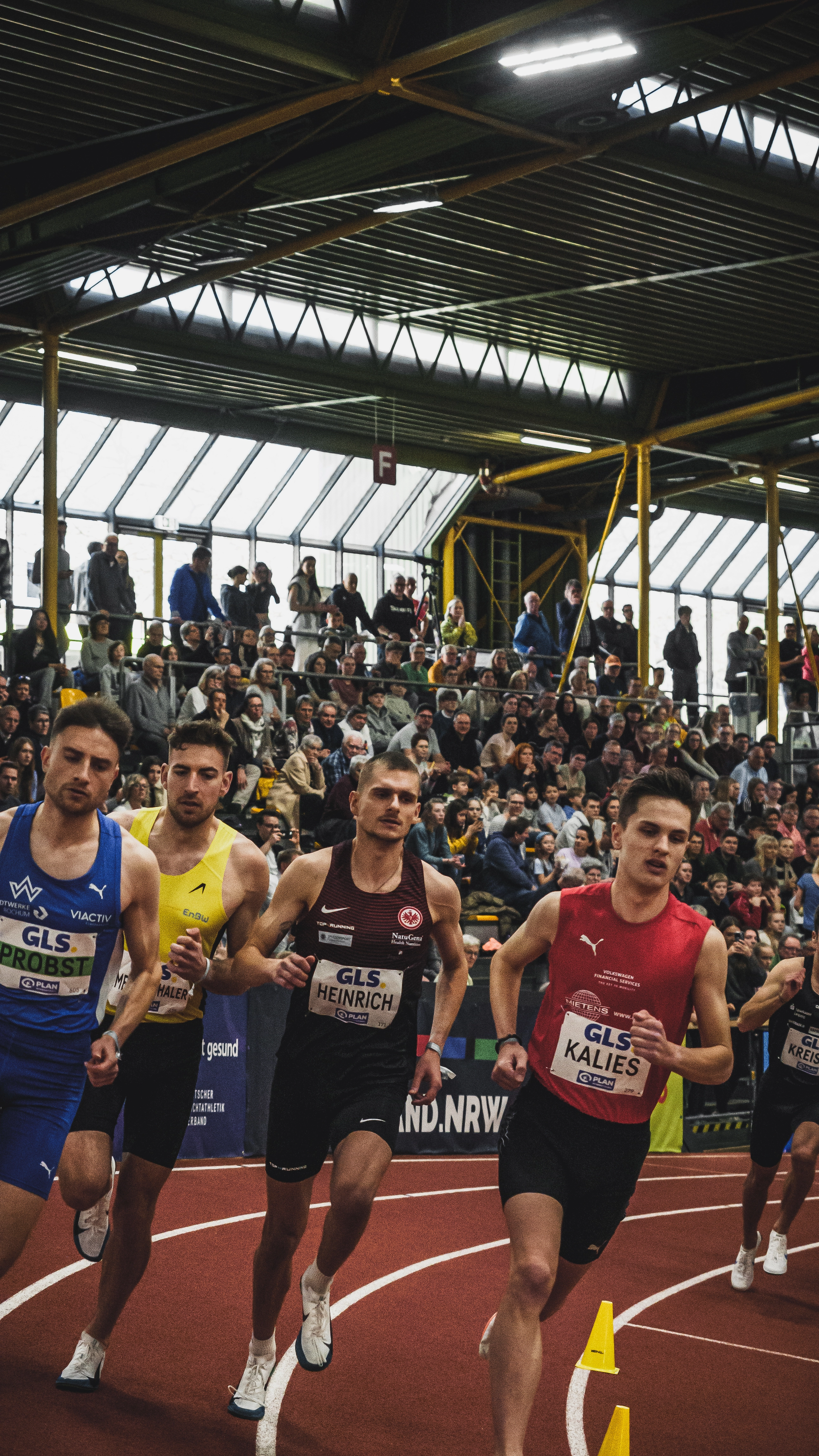 Tim Kalies steht vor dem 1500m Rennen in Dortmund am Start